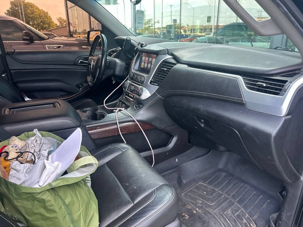 Used 2019 GMC Yukon XL SLT w/ Open Road Package AWD/4WD image 16
