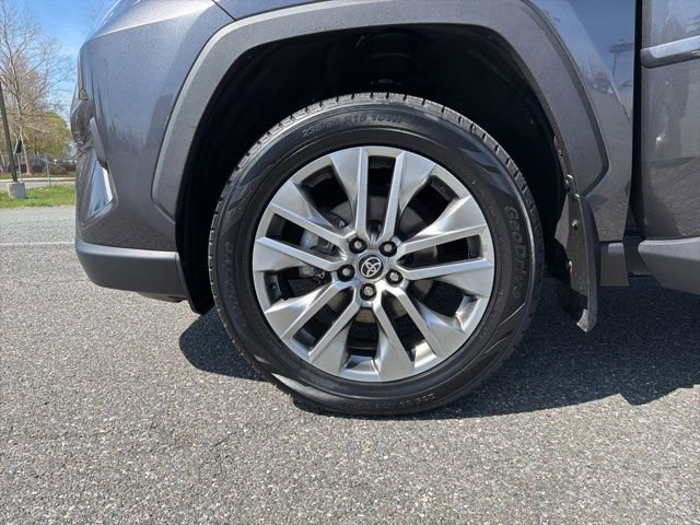 Used 2023 Toyota RAV4 XLE Premium image 26