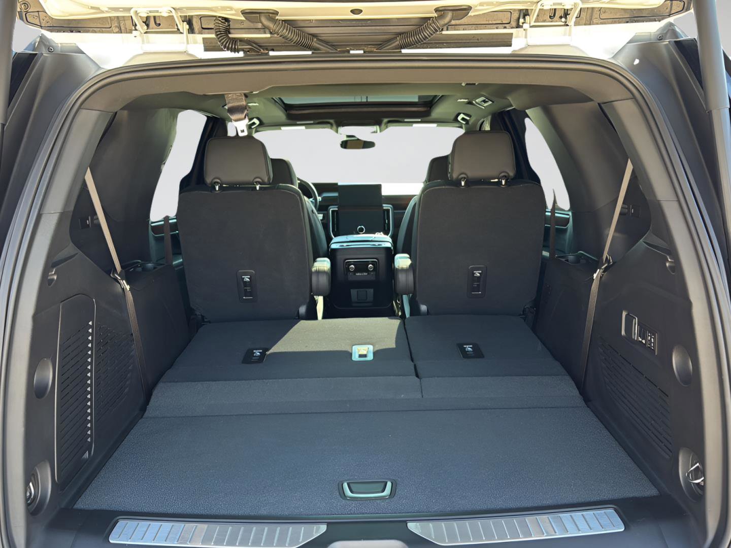 Used 2025 GMC Yukon Denali w/ Sun & Power Step Package image 25