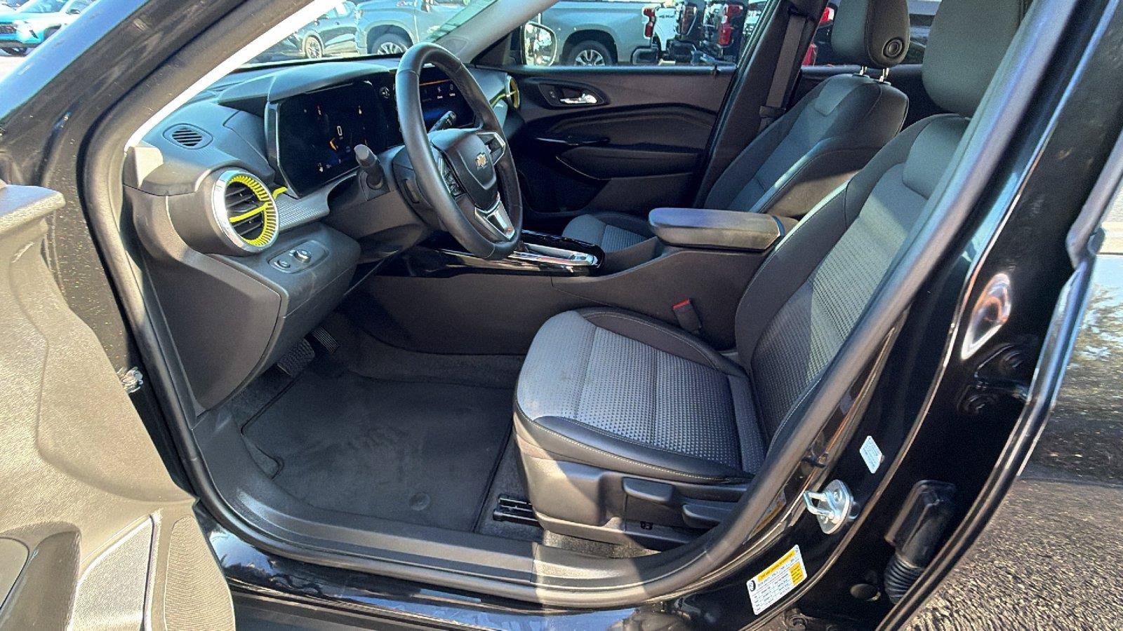 Used 2024 Chevrolet Trax LT w/ Driver Confidence Package FWD image 16
