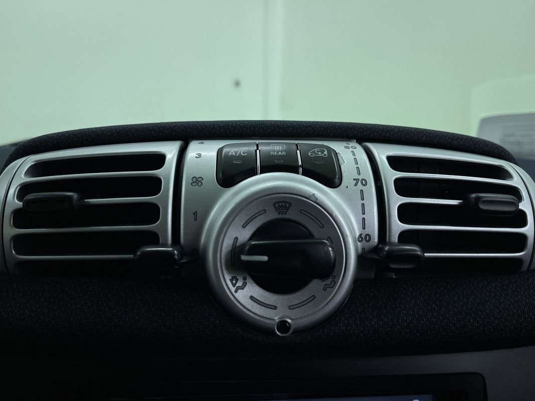 Used 2013 smart fortwo pure image 20