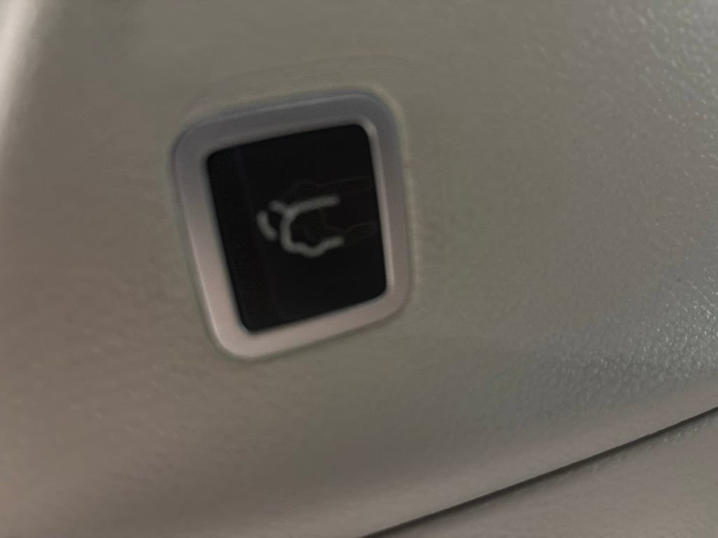 Used 2017 Chrysler Pacifica Touring Plus w/ Tire & Wheel Group FWD image 30