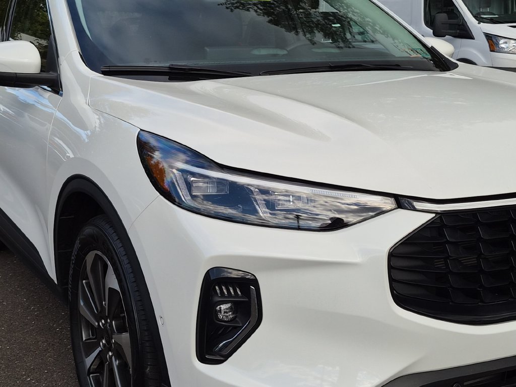 Certified 2023 Ford Escape Platinum w/ Premium Technology Package AWD/4WD image 17