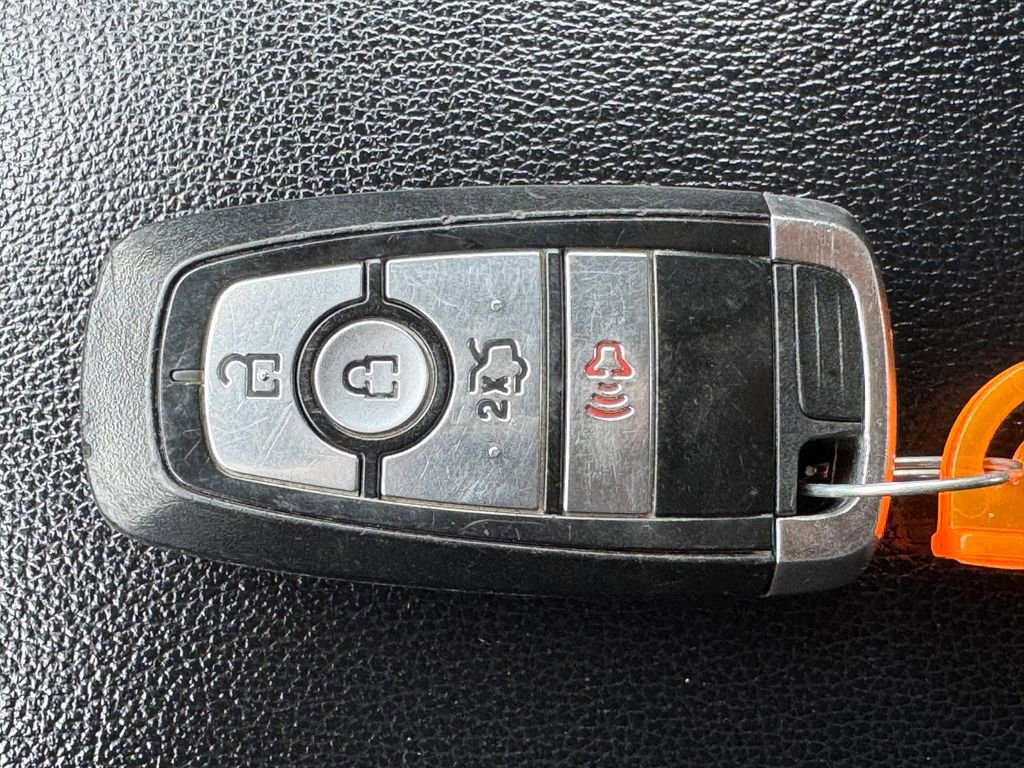 Used 2020 Ford Fusion SE image 32