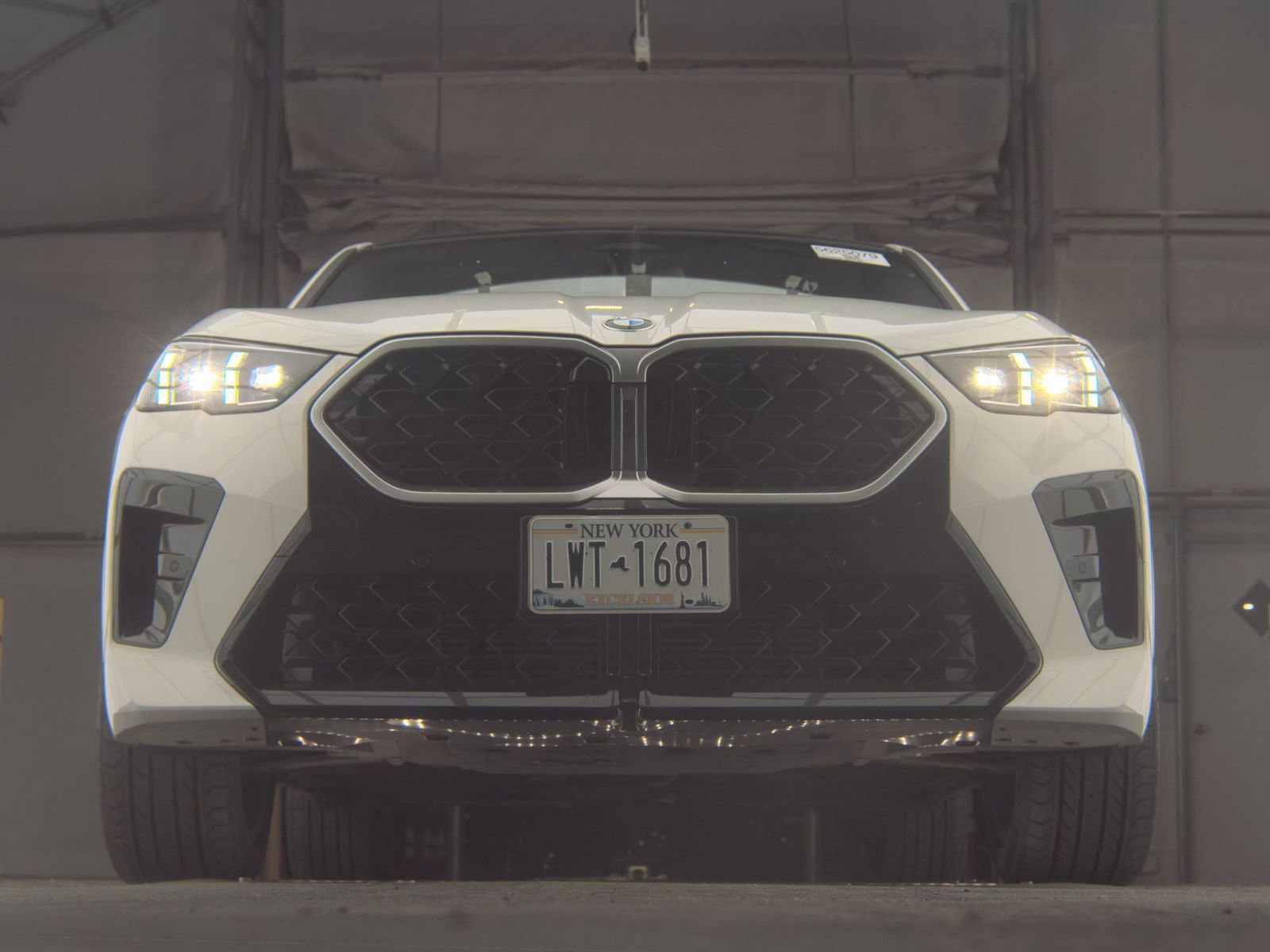 Used 2025 BMW X2 xDrive28i w/ M Sport Package AWD/4WD image 9