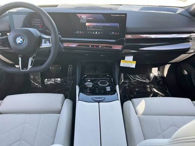 New 2026 BMW 550e xDrive w/ Premium Package AWD/4WD image 16