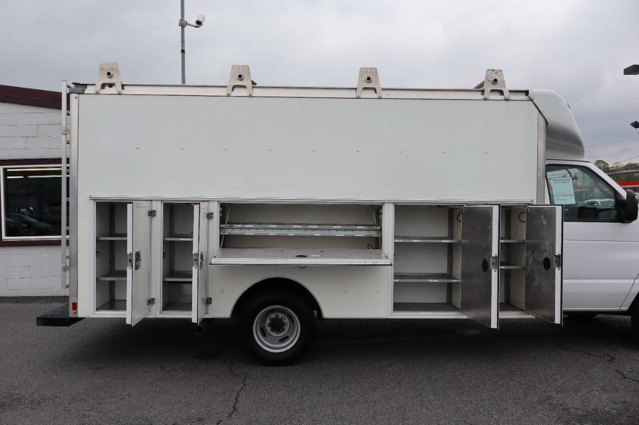 Used 2022 Ford E-450 and Econoline 450 Super Duty w/ Power Windows & Locks Group RWD image 5