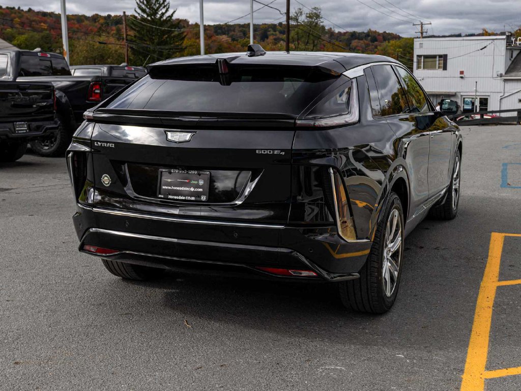 Used 2024 Cadillac Lyriq Tech AWD/4WD image 4