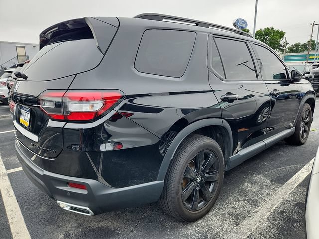 Used 2025 Honda Pilot Black Edition image 5