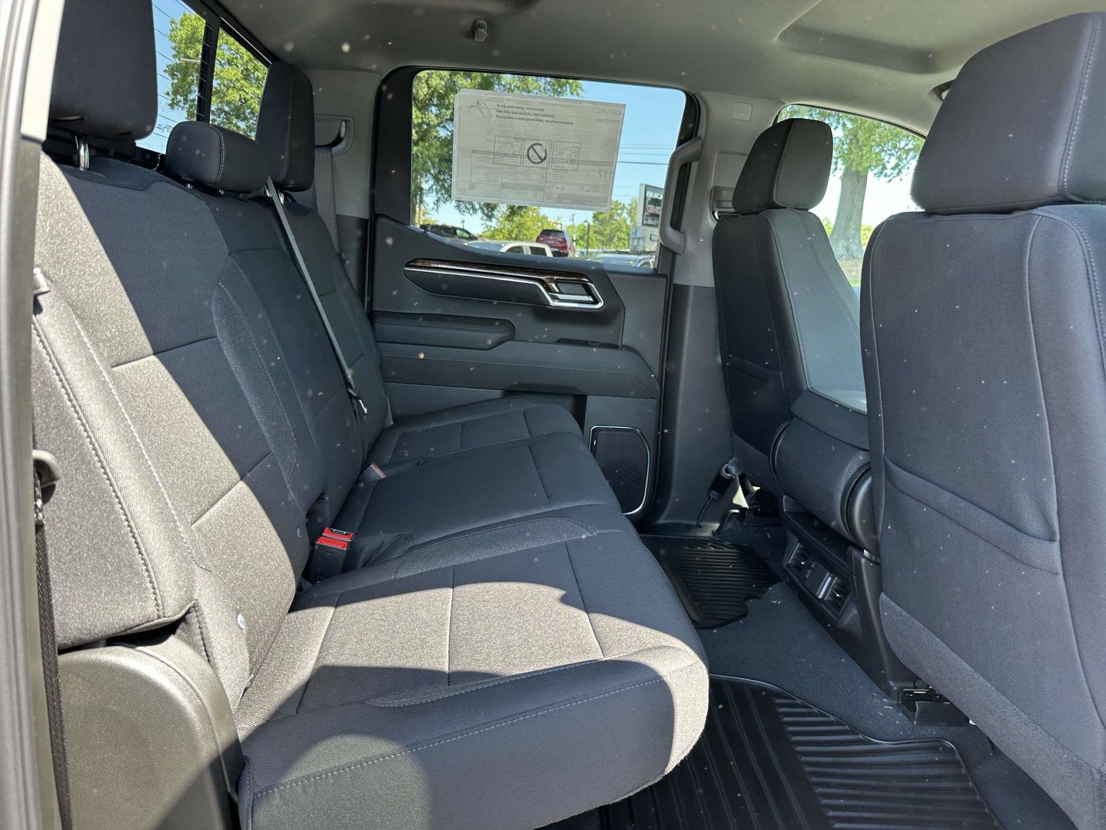 New 2025 GMC Sierra 1500 SLE w/ Preferred Package image 11