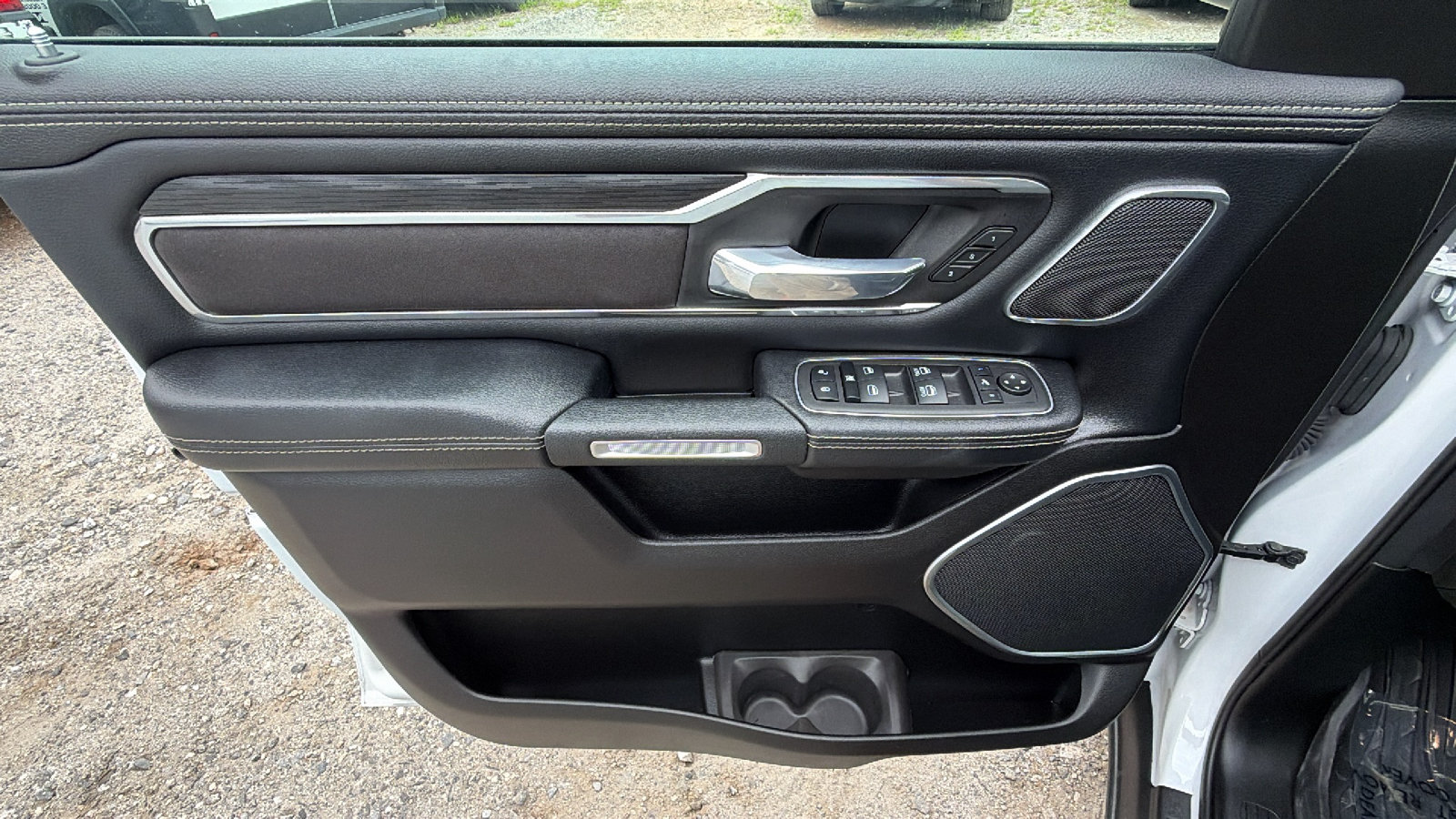 Used 2024 RAM 1500 Laramie AWD/4WD image 14