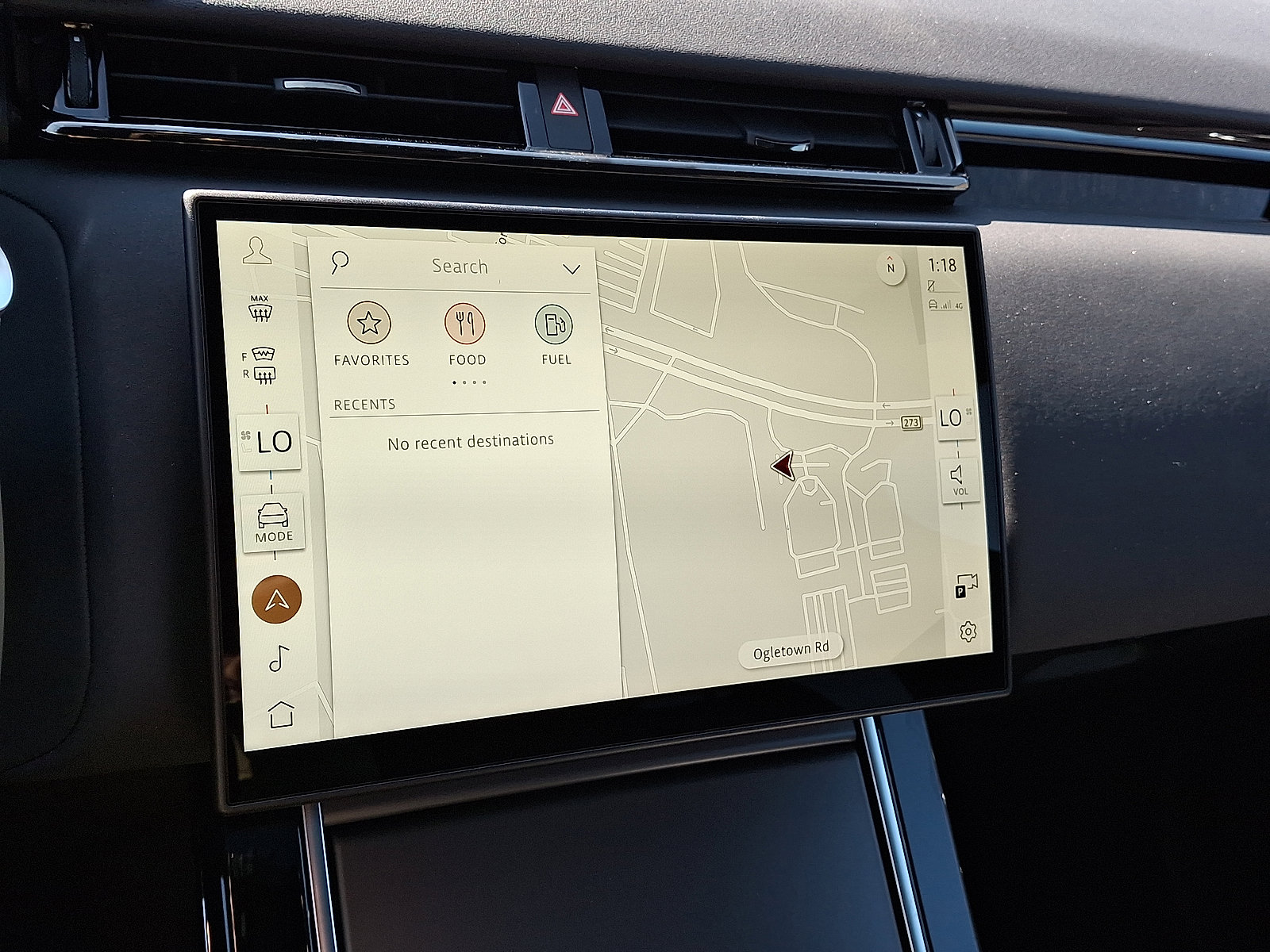 Certified 2025 Land Rover Range Rover Velar Dynamic SE image 8