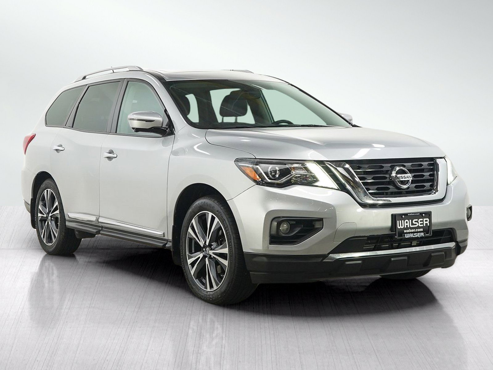 Used 2017 Nissan Pathfinder Platinum w/ Cargo Package AWD/4WD image 7