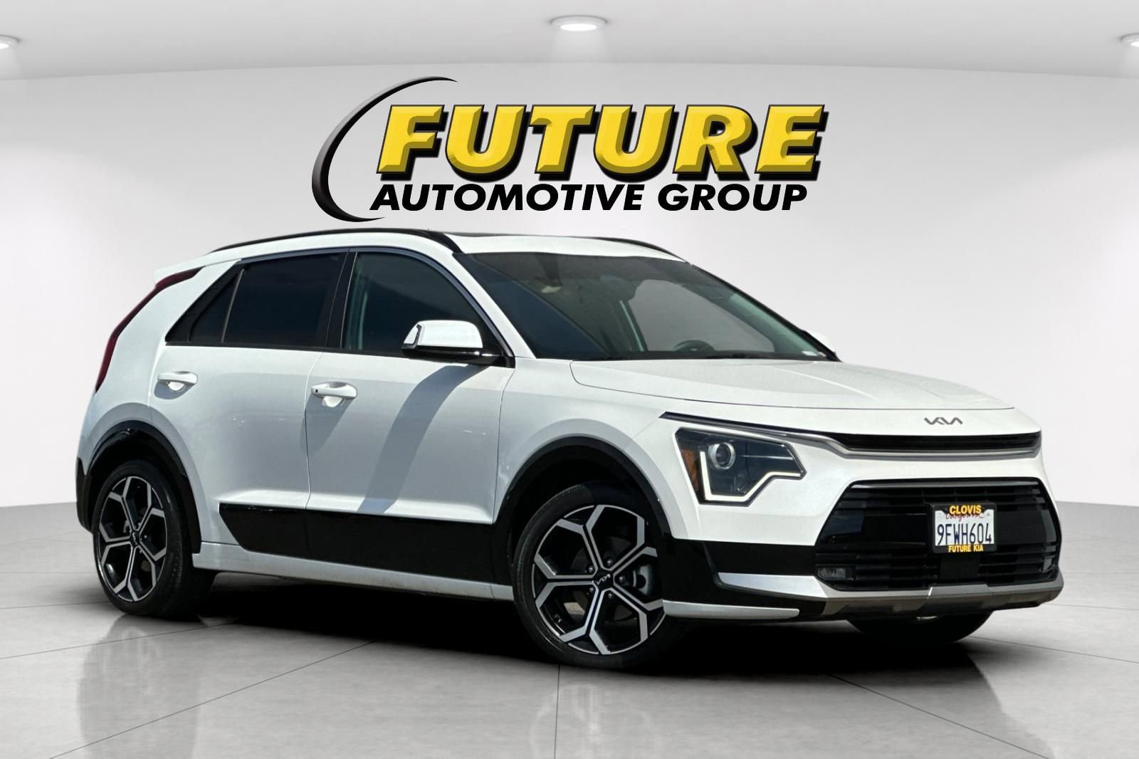 Certified 2023 Kia Niro EX Touring FWD image 2