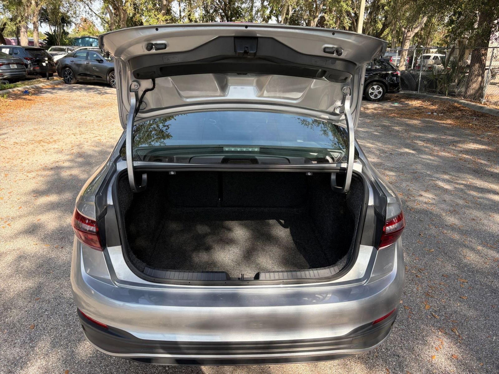 Used 2025 Volkswagen Jetta SE image 25