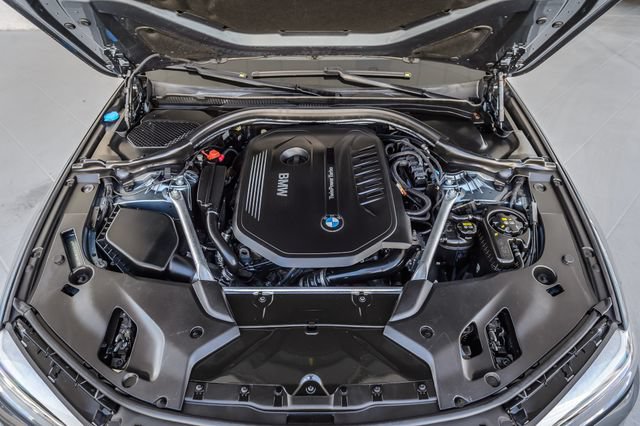 Used 2018 BMW 540i w/ M Sport Package RWD image 17