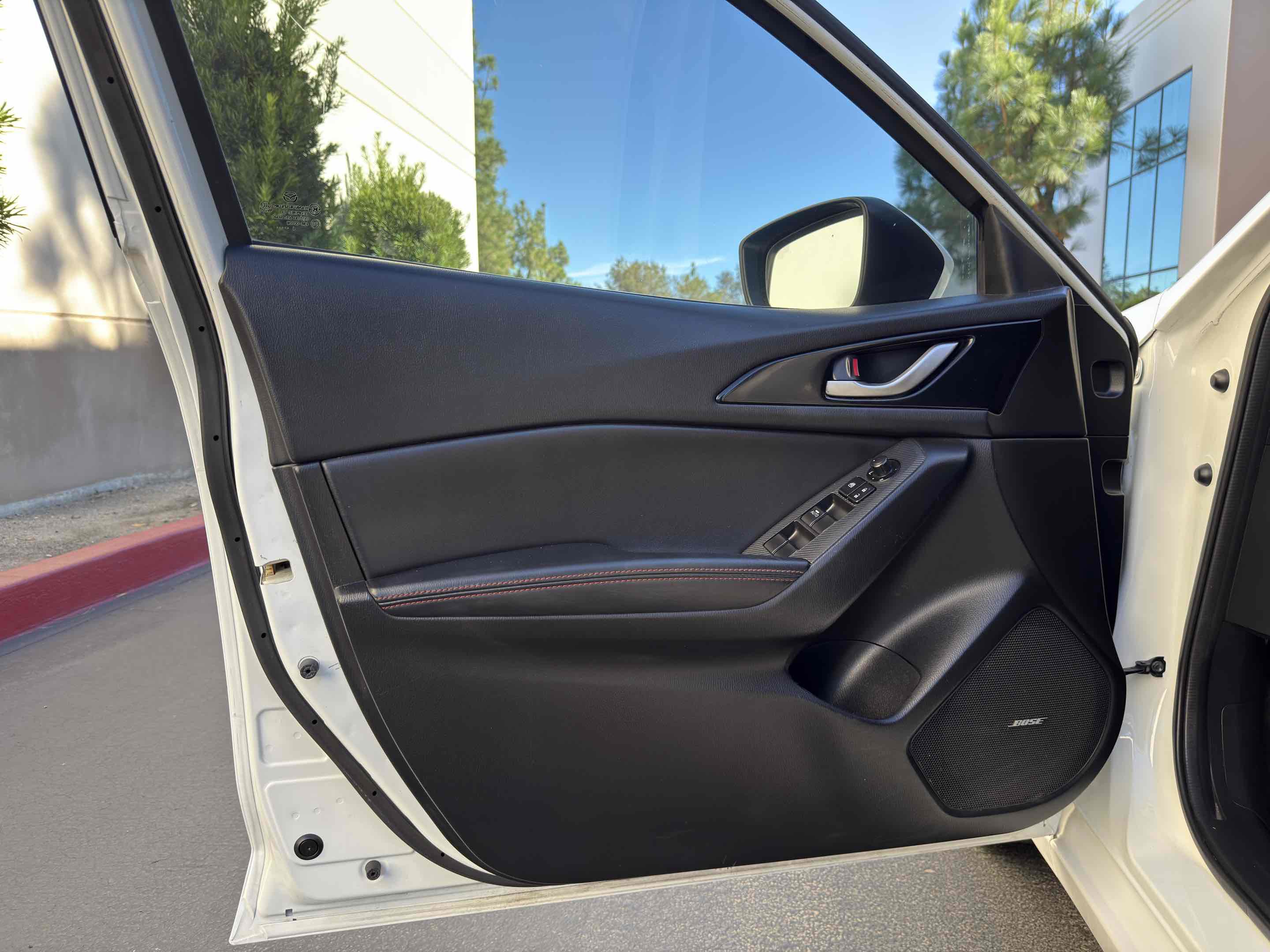 Used 2015 MAZDA MAZDA3 i Grand Touring image 27