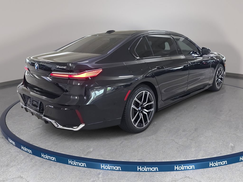 Certified 2024 BMW 750e xDrive w/ Premium Package AWD/4WD image 7