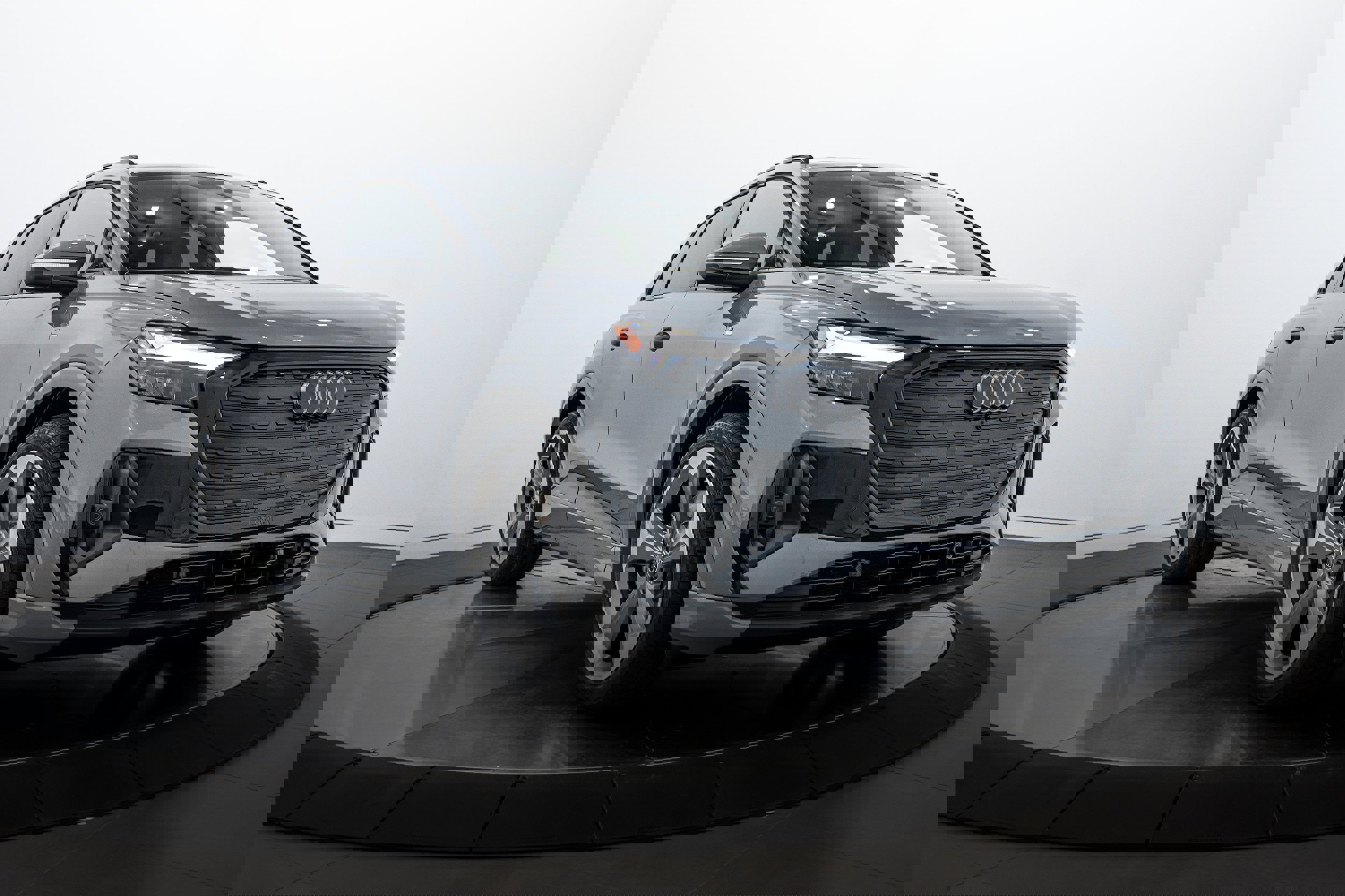 New 2025 Audi Q4 e-tron Premium Plus image 2