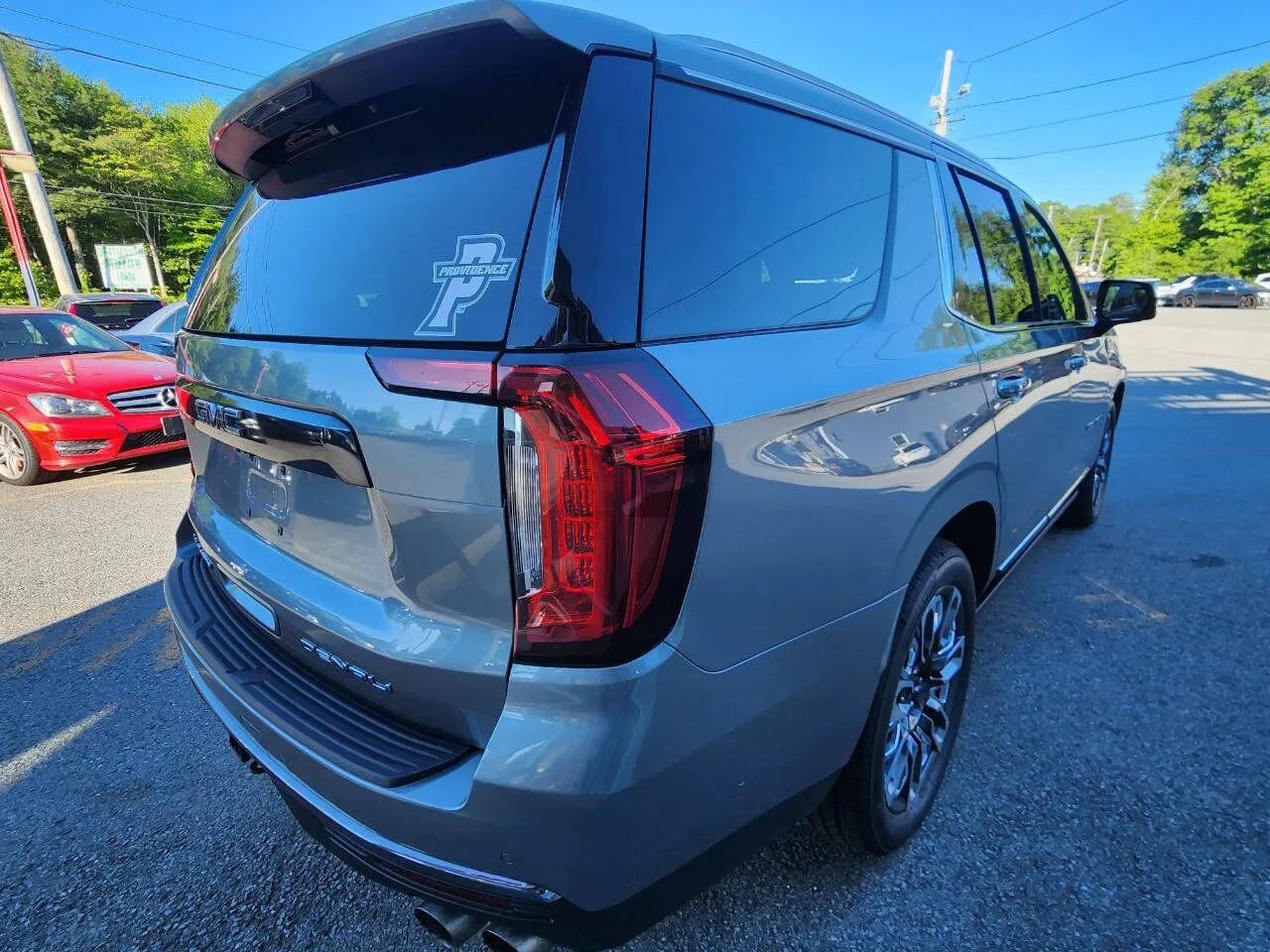 Used 2023 GMC Yukon Denali Ultimate AWD/4WD image 6