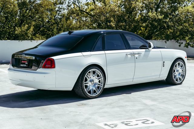 Used 2017 Rolls-Royce Ghost RWD image 18