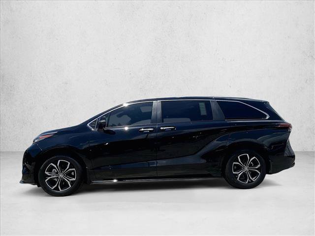 Used 2025 Toyota Sienna Platinum AWD/4WD image 4