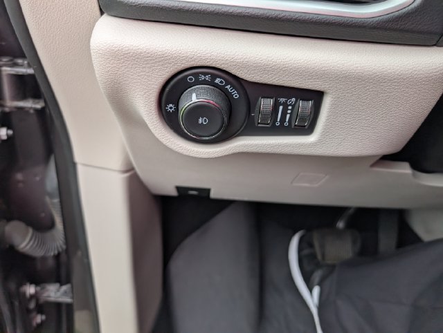 Used 2022 Chrysler Pacifica Touring-L FWD image 15