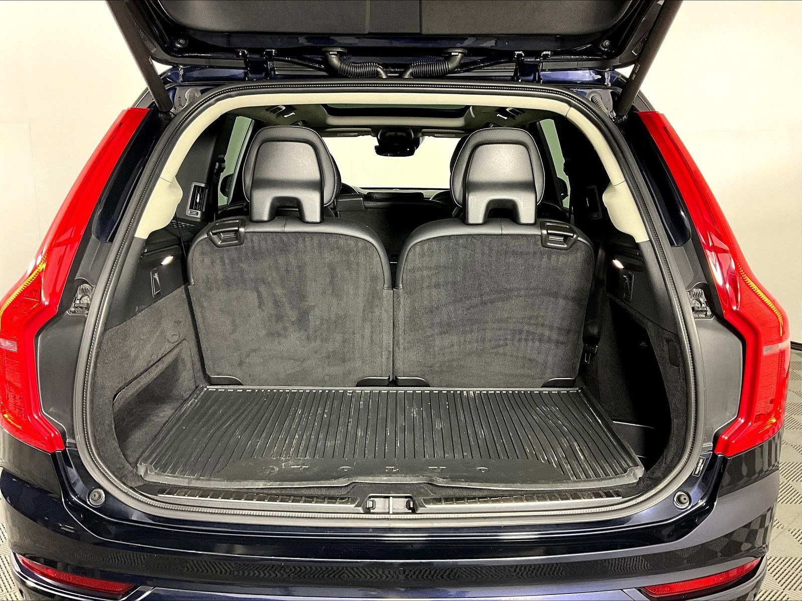 Used 2016 Volvo XC90 T6 Momentum AWD/4WD image 37