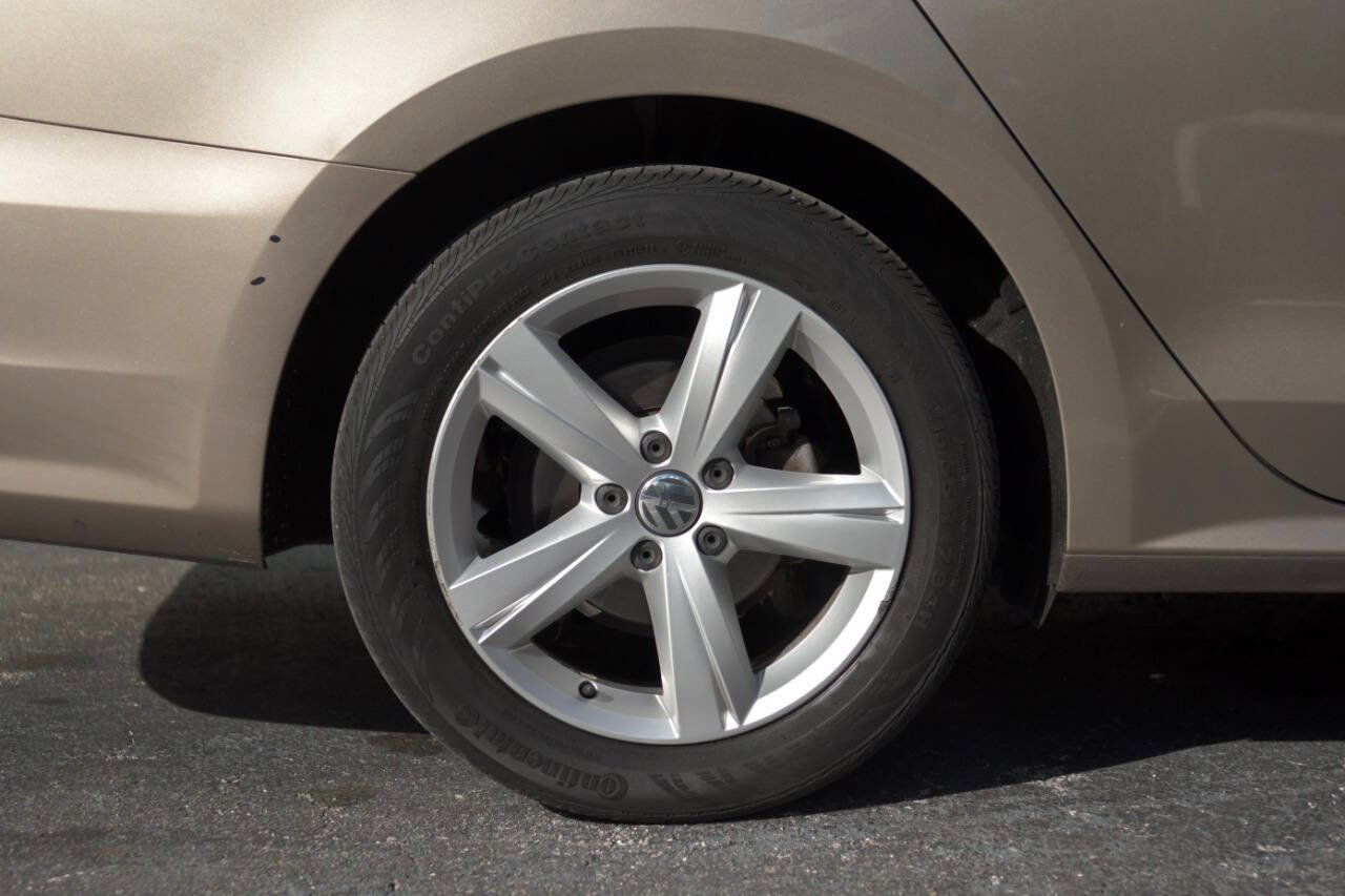 Used 2015 Volkswagen Passat TDI SE image 38