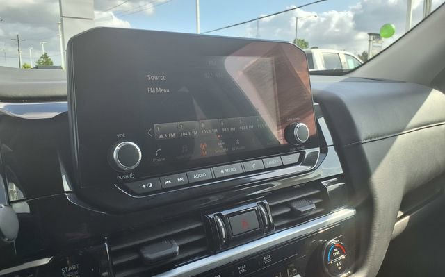 Used 2025 Nissan Pathfinder SV image 29