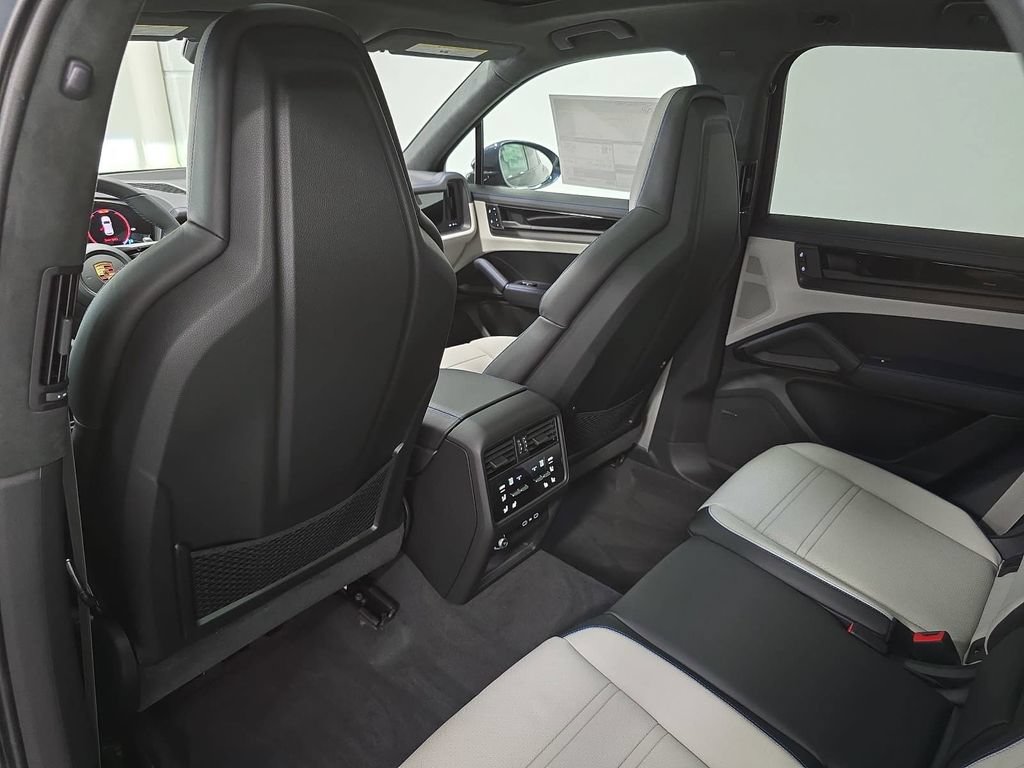 New 2026 Porsche Cayenne GTS AWD/4WD image 27