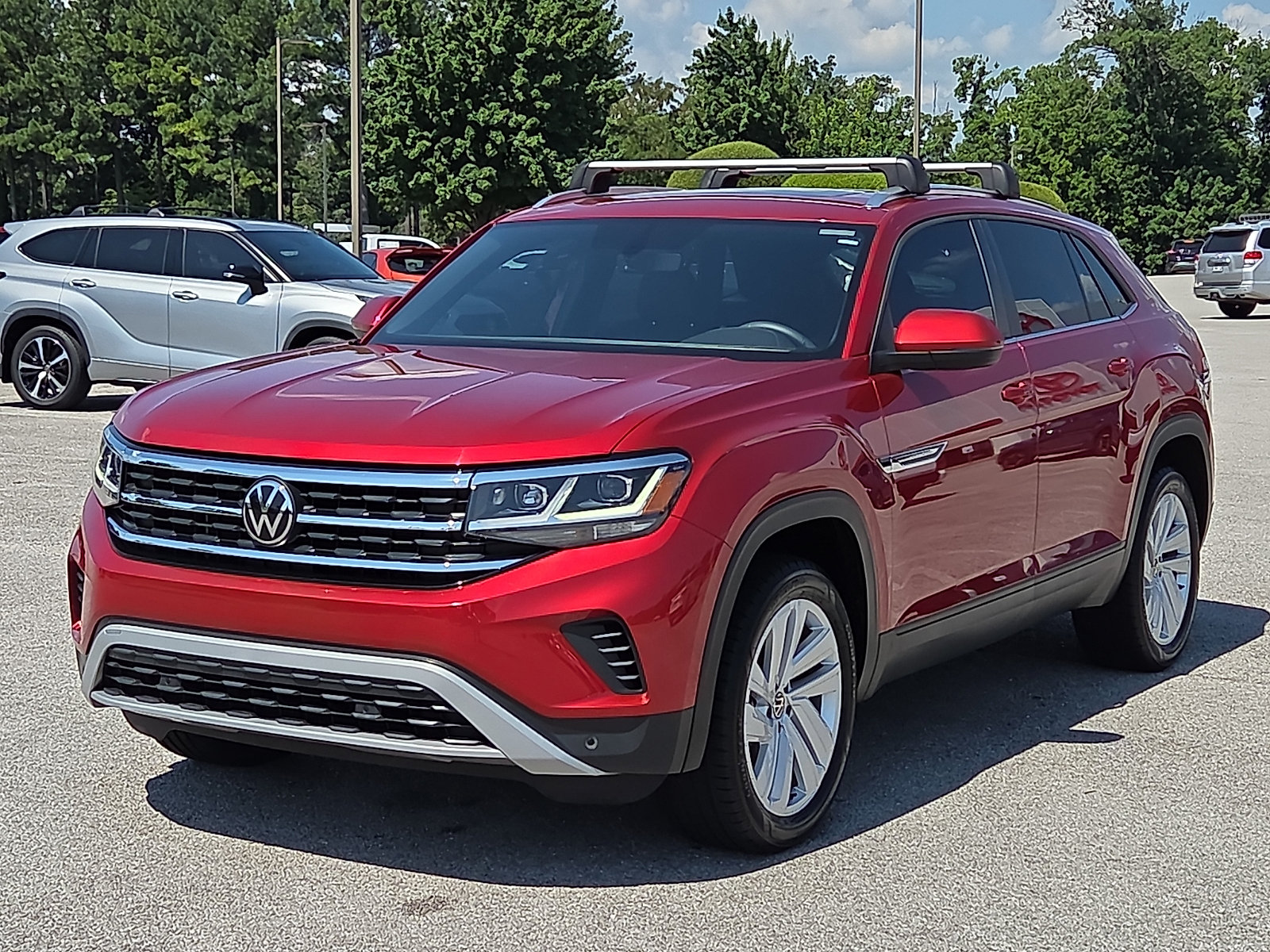 Used 2023 Volkswagen Atlas Cross Sport SE AWD/4WD image 2