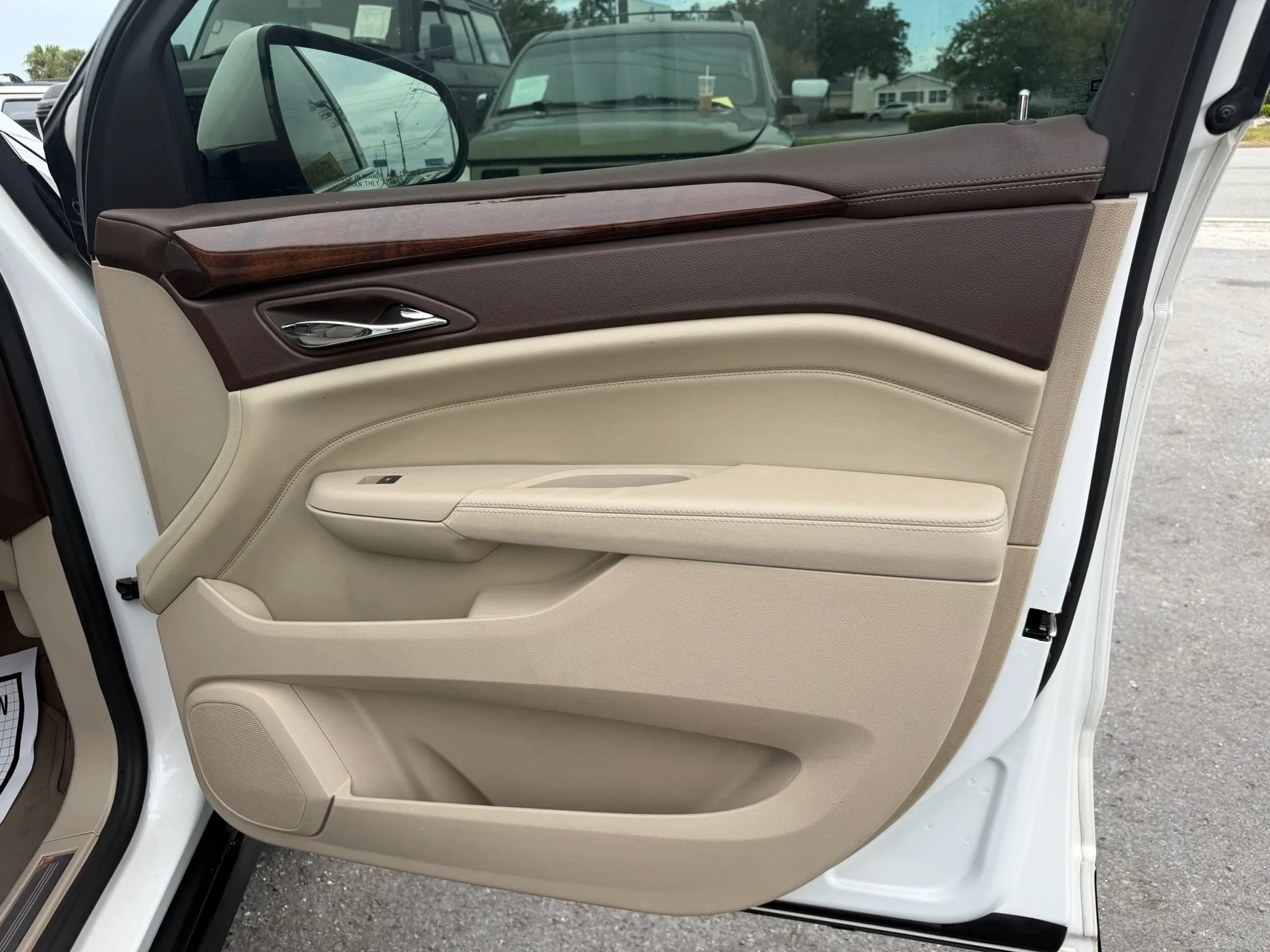 Used 2011 Cadillac SRX Luxury FWD image 10