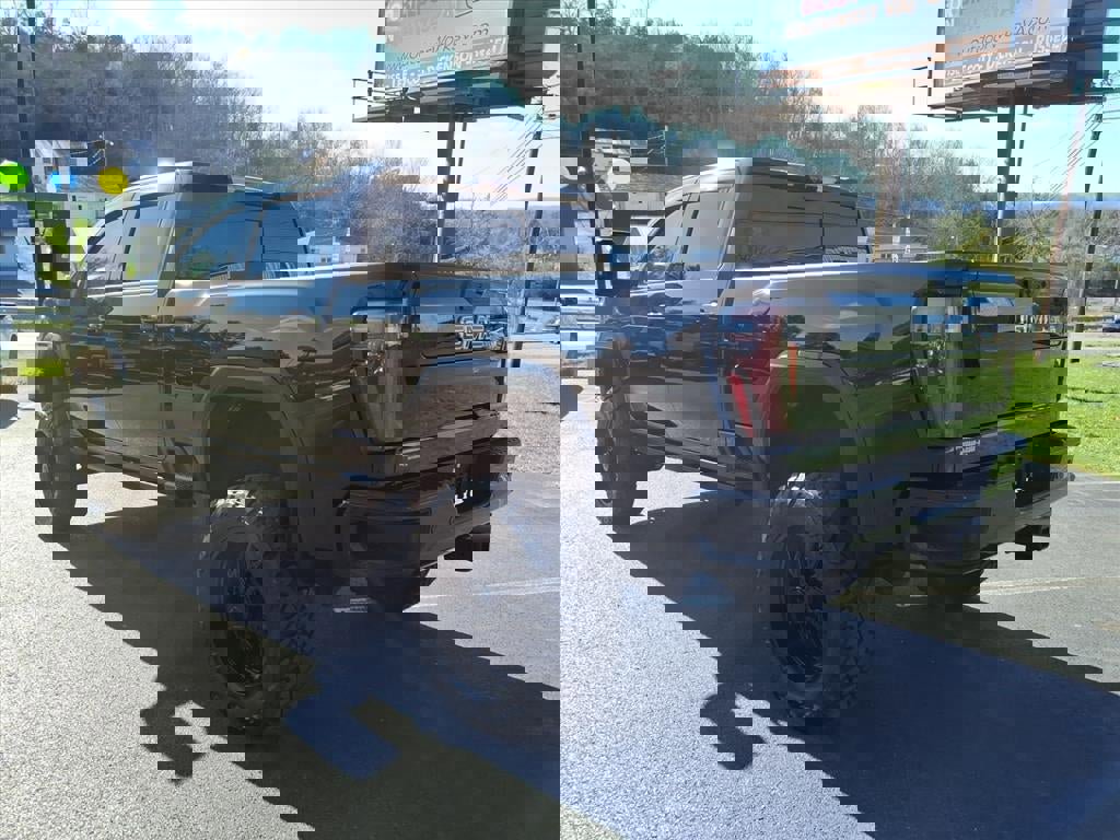 Used 2024 GMC Sierra 3500 AT4 w/ AT4 Premium Plus Package image 4