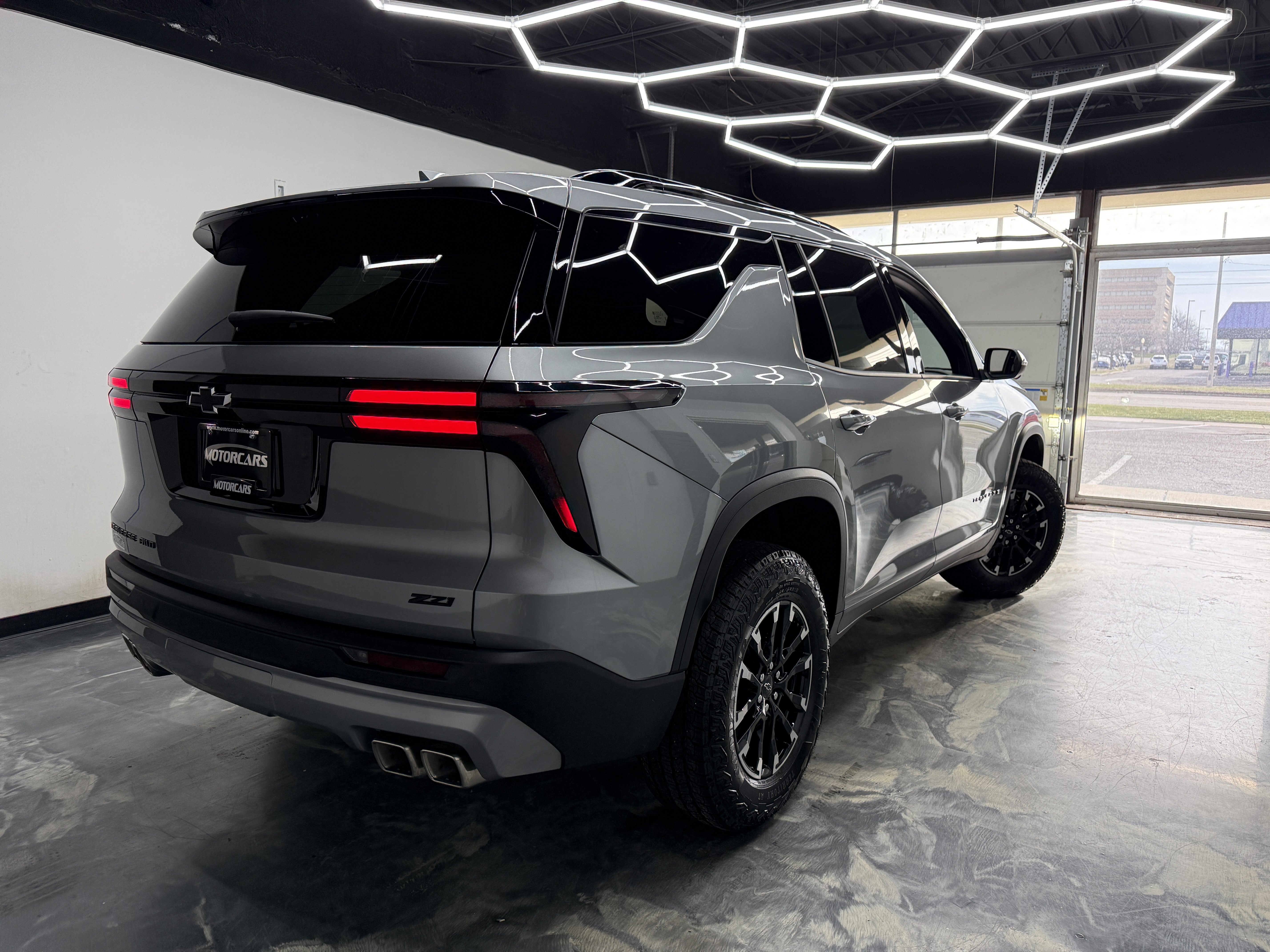 Used 2026 Chevrolet Traverse Z71 image 3