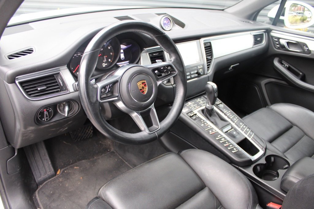 Certified 2017 Porsche Macan GTS image 4