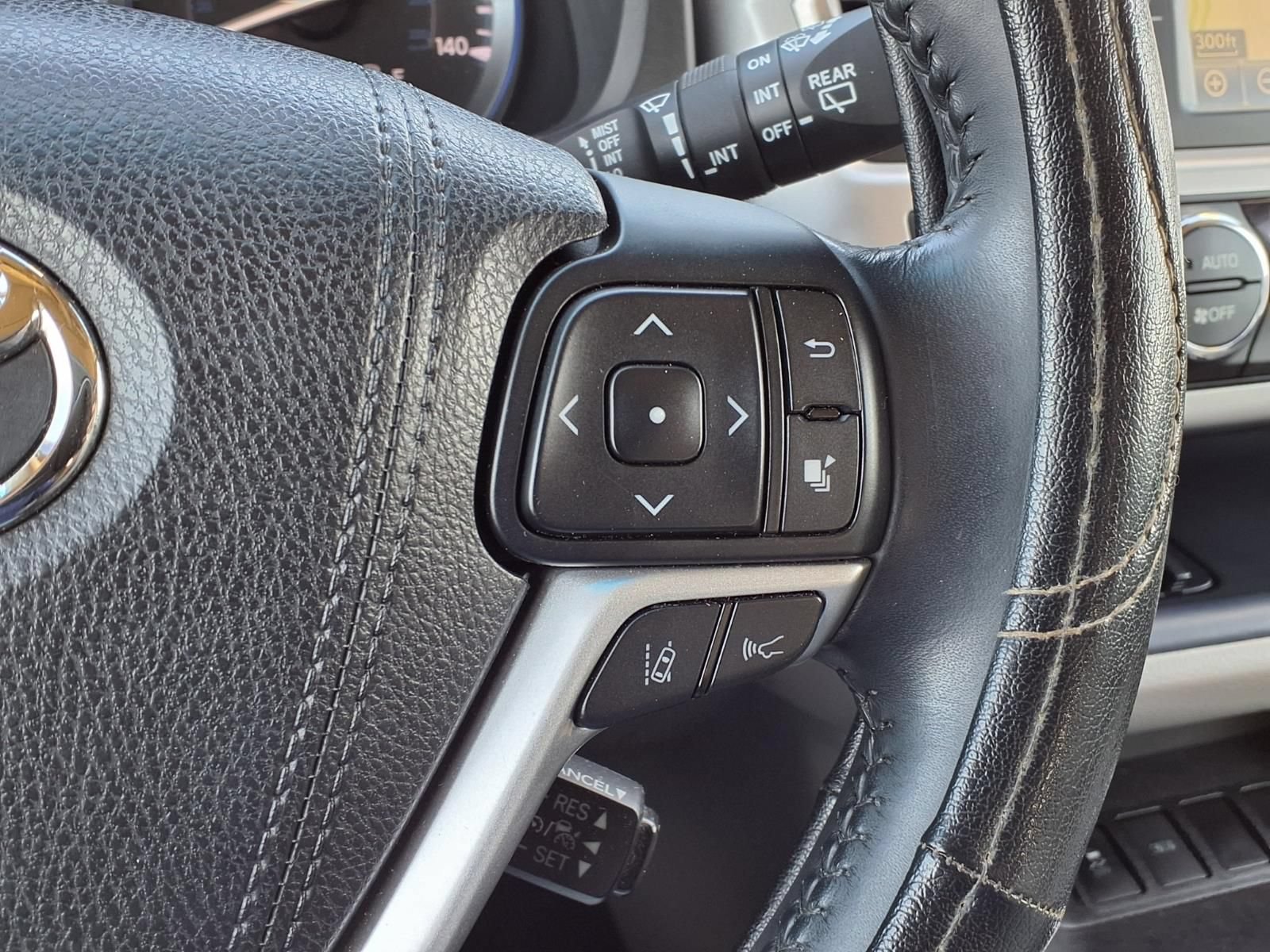 Certified 2017 Toyota Highlander XLE FWD image 25