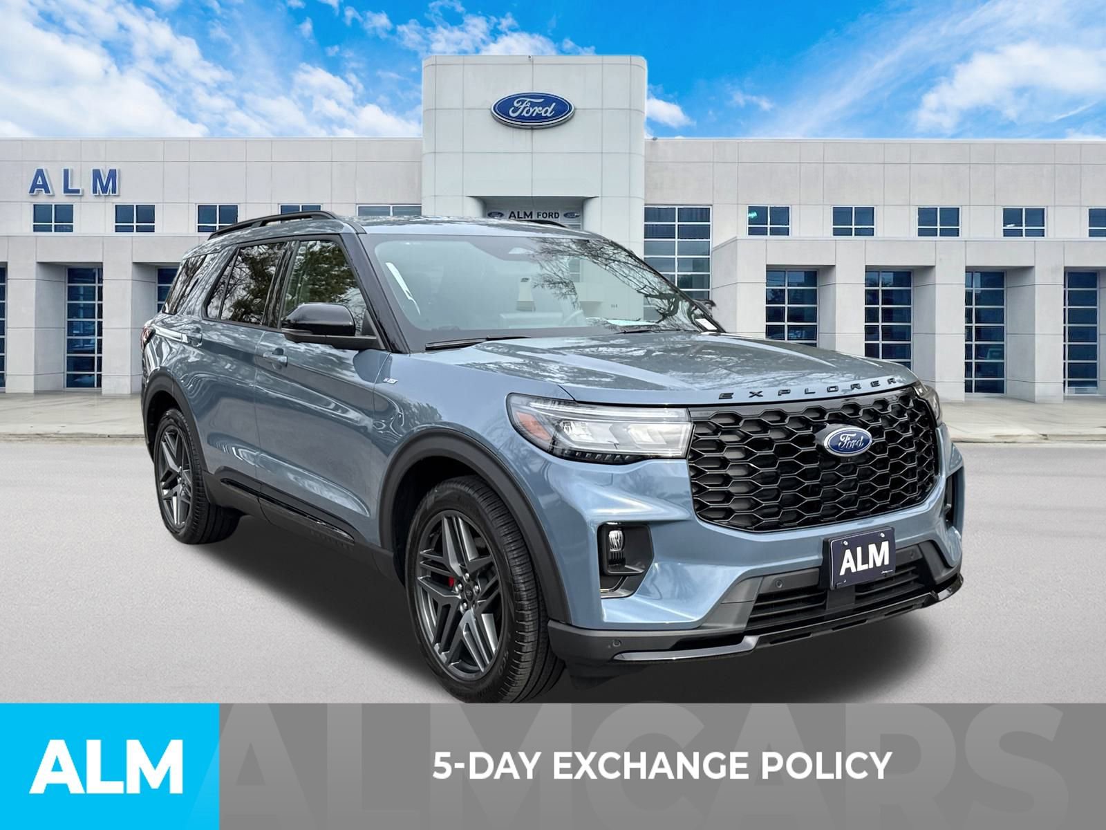 Used 2025 Ford Explorer ST-Line w/ Premium Package image 3