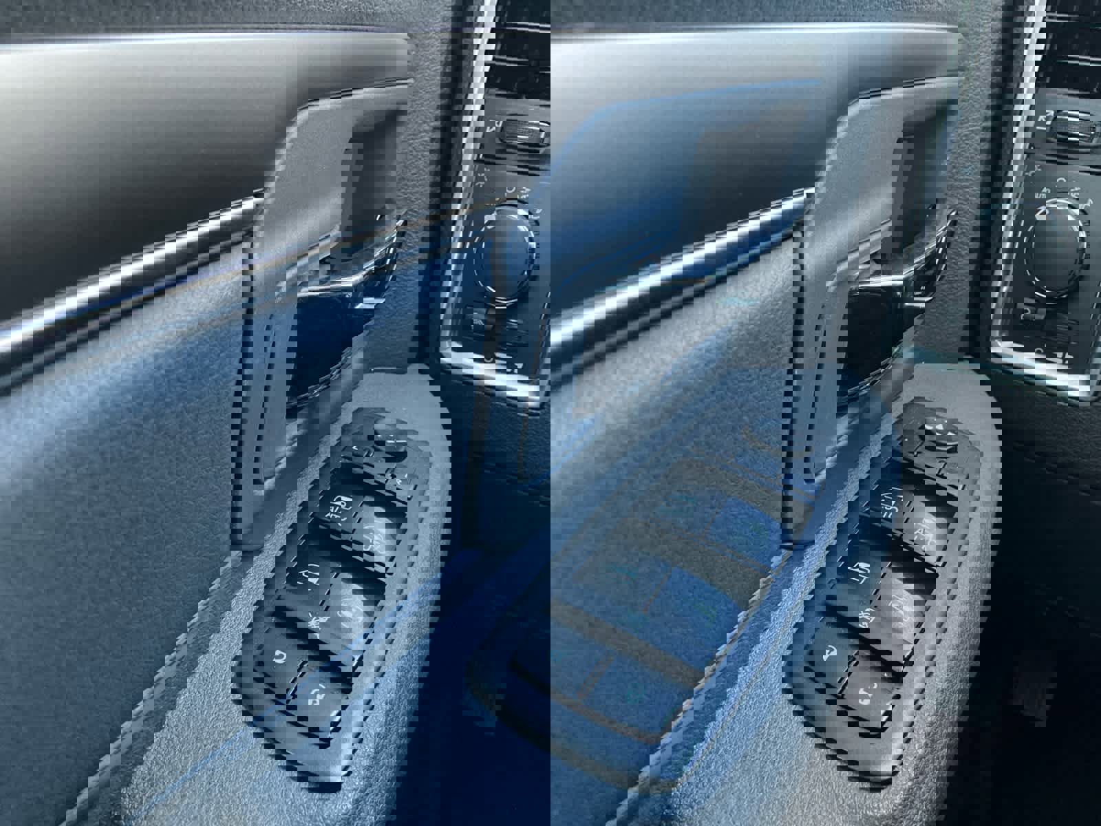 Used 2018 RAM 1500 Classic SLT image 23