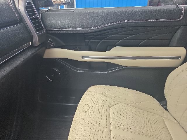 Used 2019 Ford Expedition Max Platinum AWD/4WD image 15