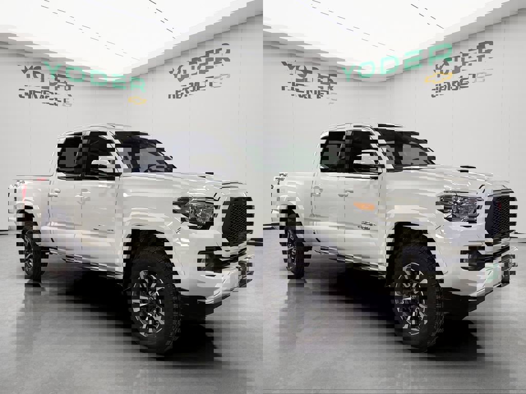 Used 2017 Toyota Tacoma TRD Sport w/ Tow Package image 2