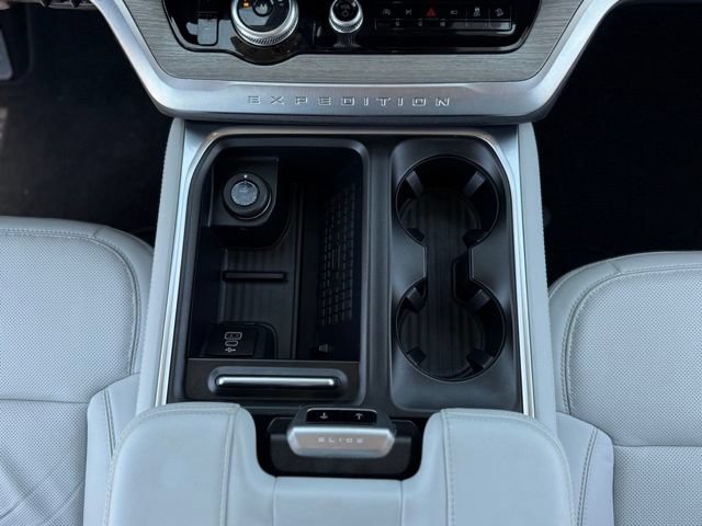 Used 2025 Ford Expedition Platinum w/ Driver's Package AWD/4WD image 37