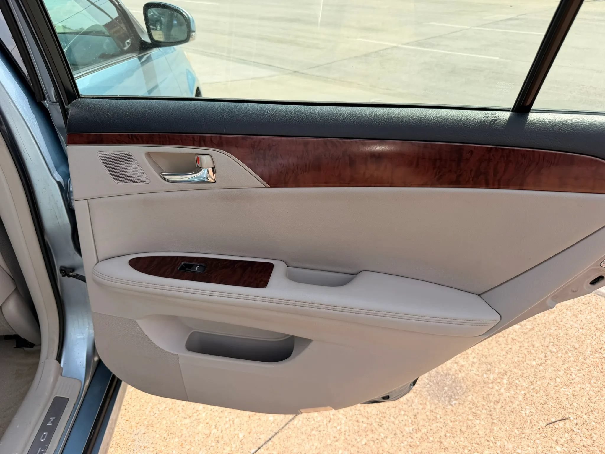 Used 2012 Toyota Avalon Limited FWD image 15