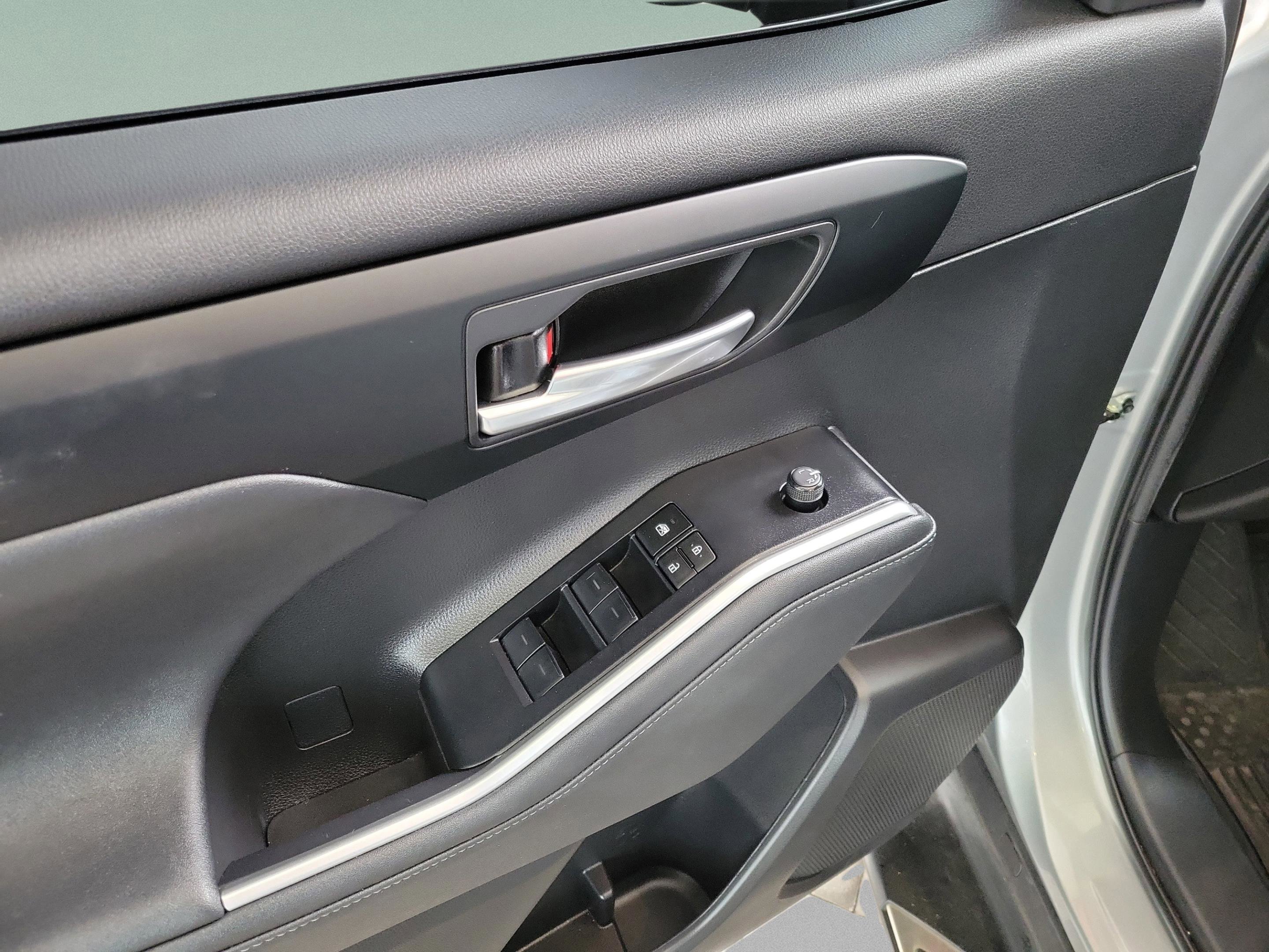 Used 2023 Toyota Highlander XLE image 7