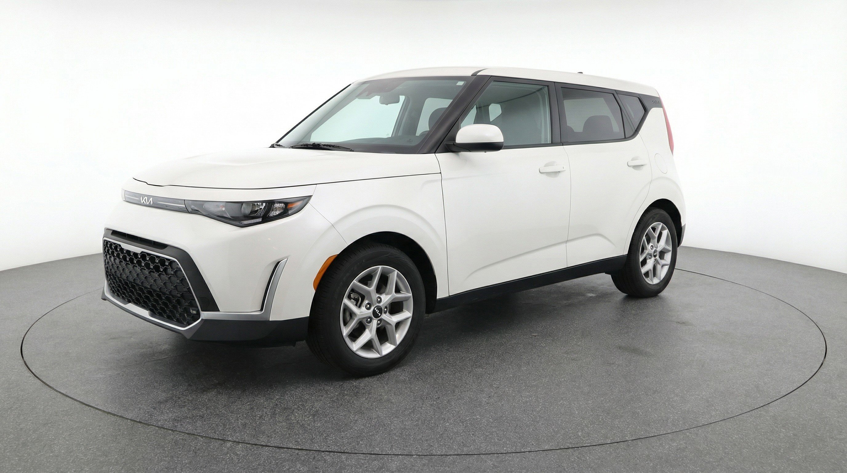 Used 2025 Kia Soul LX w/ LX Technology Package image 3