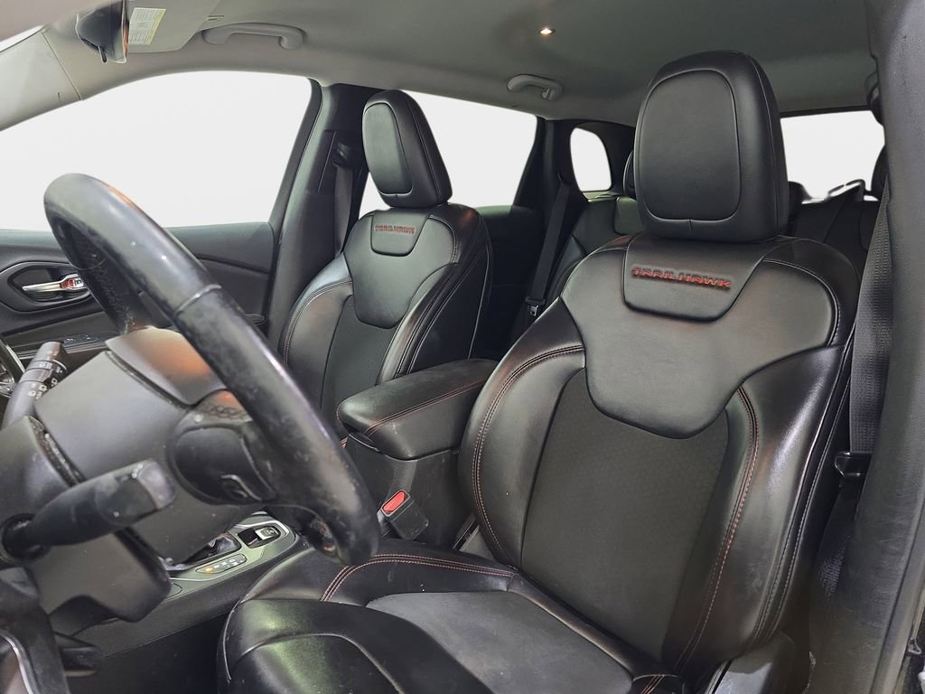 Used 2019 Jeep Cherokee Trailhawk w/ Cold Weather Group image 12