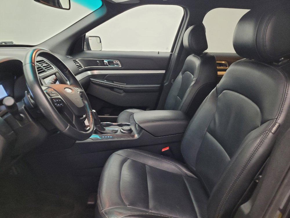 Used 2016 Ford Explorer XLT w/ Equipment Group 202A AWD/4WD image 17