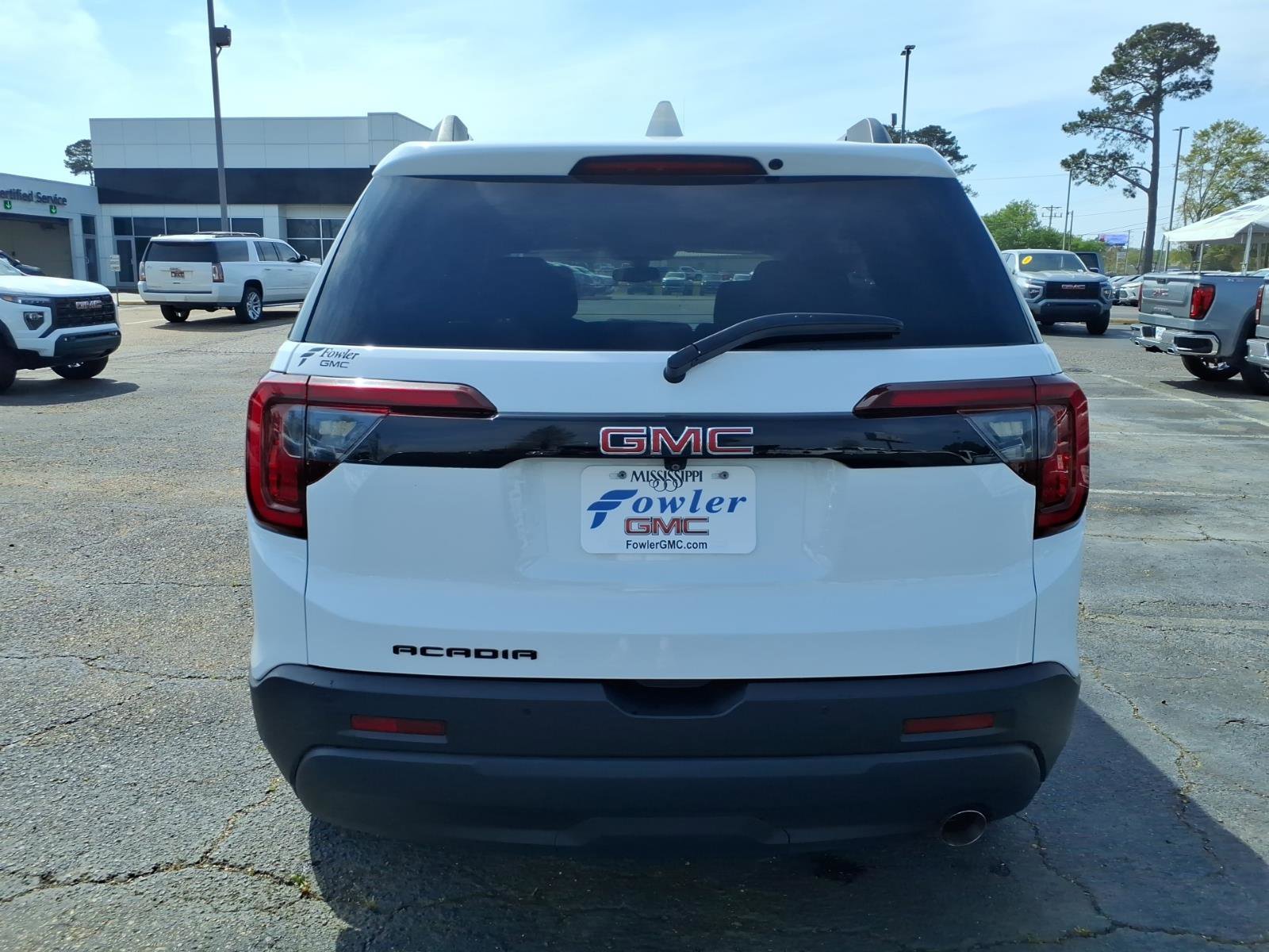 Used 2021 GMC Acadia SLE w/ Elevation Edition image 4
