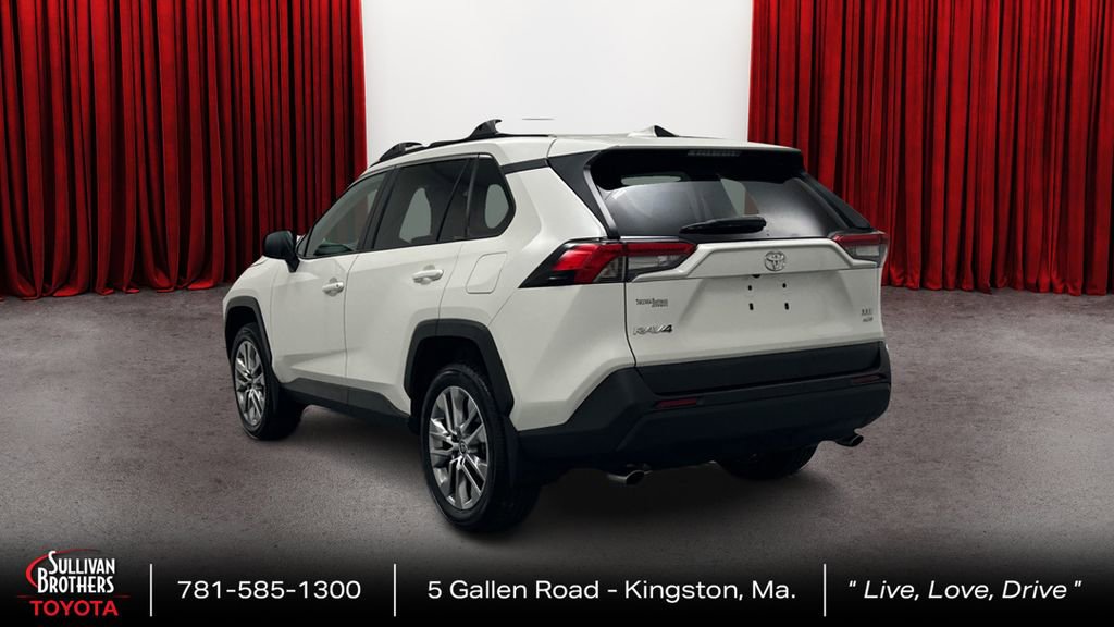 Used 2022 Toyota RAV4 XLE Premium AWD/4WD image 7