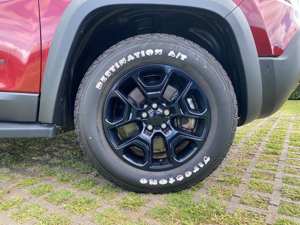 Used 2021 Jeep Cherokee Trailhawk w/ Technology Group AWD/4WD image 9